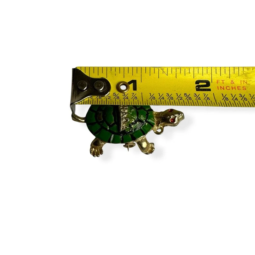 Vintage Canada Gold Tone‎ & Enamel Green Turtle Brooch Pin Red Eyes Souvenir